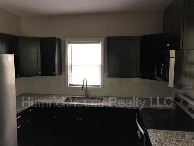 Building Photo - 182 Fern Ave SW