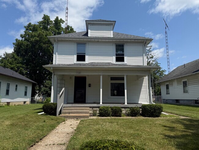 Building Photo - 718 SW A St