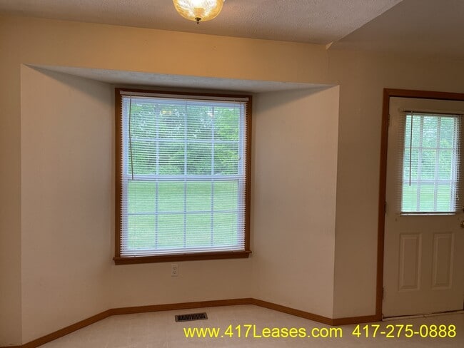 Building Photo - 1713 Windmill Way
