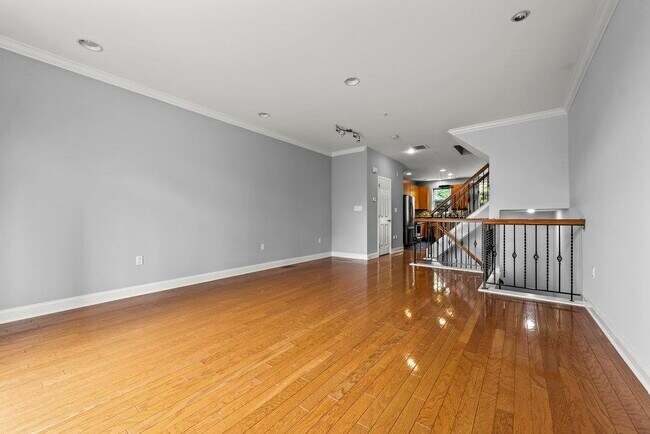 Building Photo - 235 Price Ct