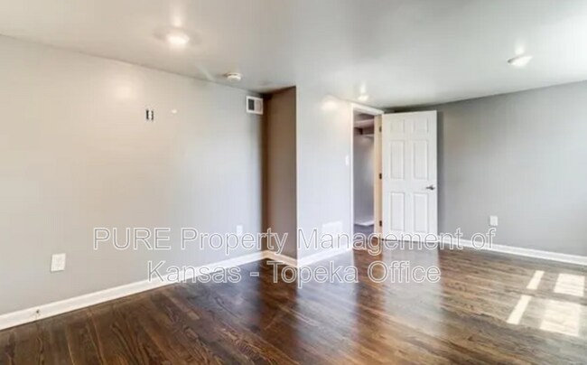 Building Photo - 2937 The Paseo