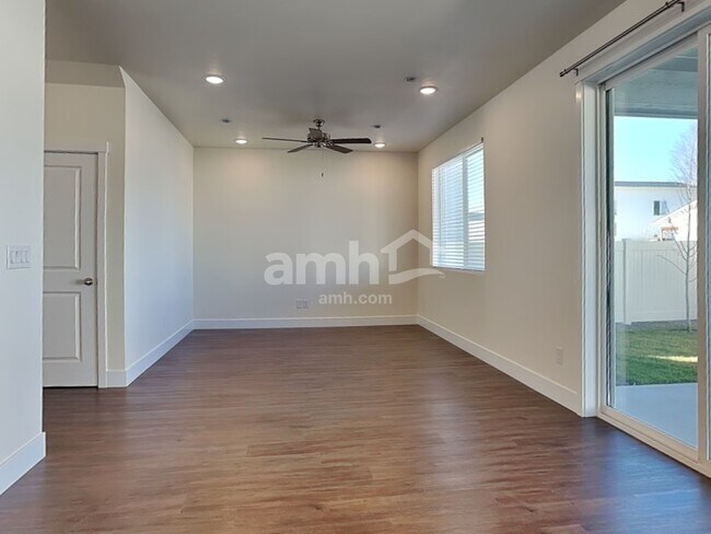 Building Photo - 11482 W Mesquite St