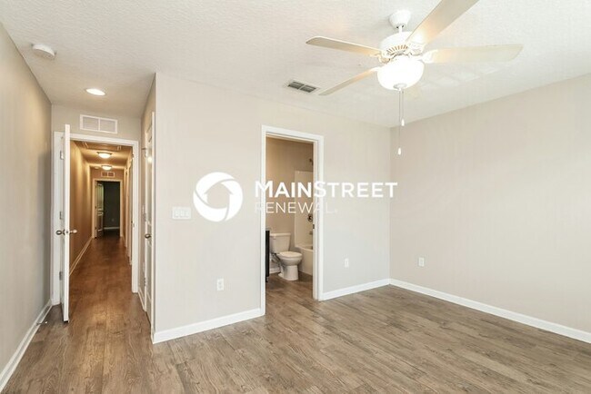 Building Photo - 3 Bedroom Pet-Friendly Home in Jacksonville, FL with Main Street Renewal