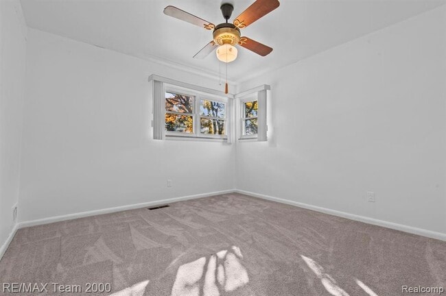 Building Photo - 25152 Fairway Dr