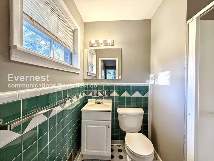 Building Photo - 937 Hickory Dr