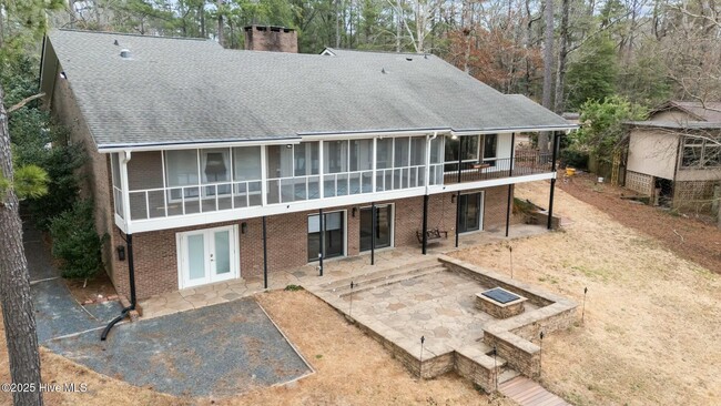 Building Photo - 642 Azalea Dr