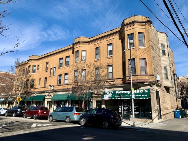 Primary Photo - 1024 W Leland Ave