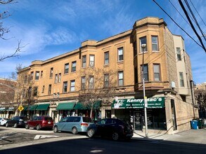 Building Photo - 1024 W Leland Ave