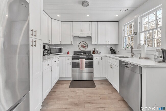 Building Photo - 70 Cranbury Rd