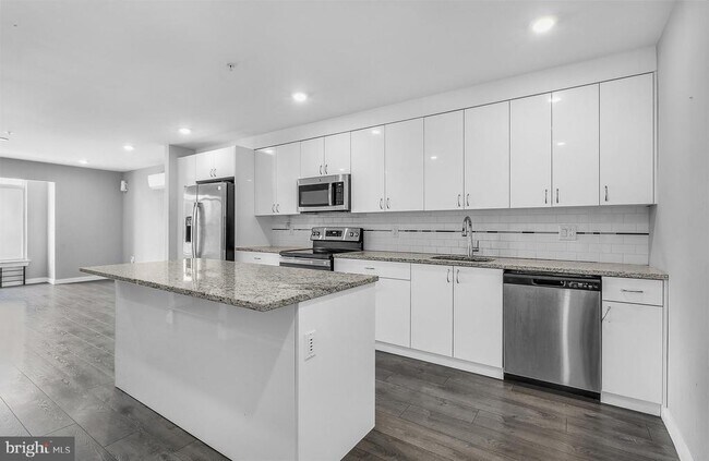 Primary Photo - 1447 N 8th St