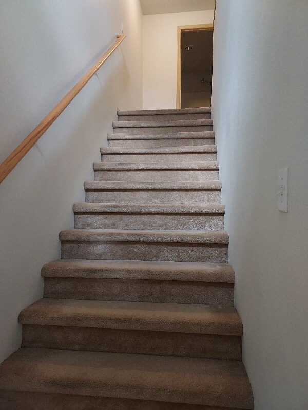 Building Photo - 426 Wynooski St