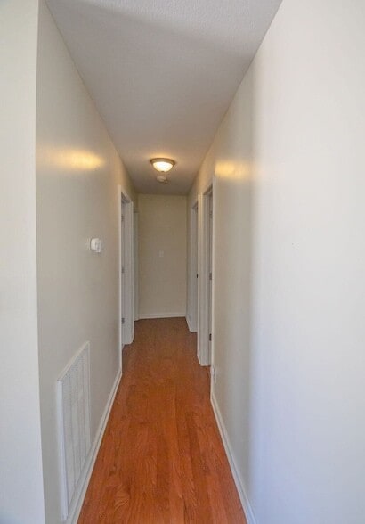 Building Photo - 955 Russet Dr