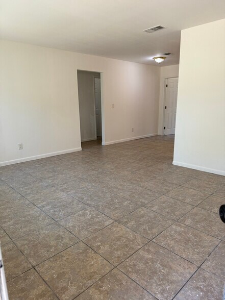 Building Photo - 323 N Lochview Terrace