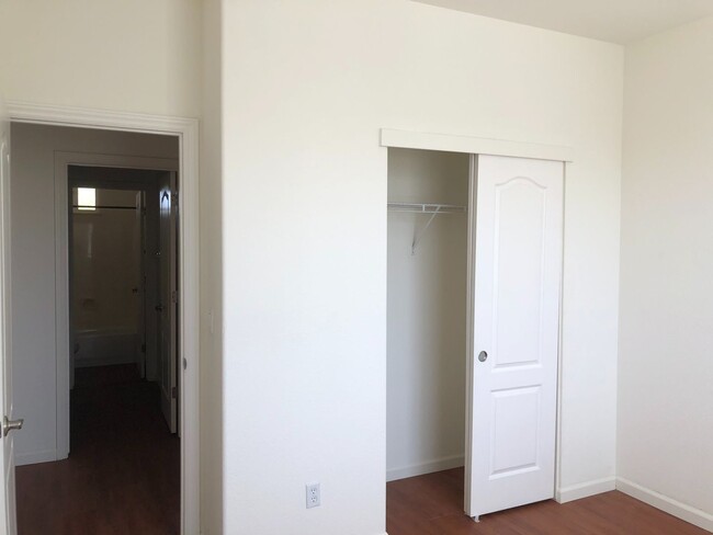 Building Photo - Spacious Folsom Parkway Home Near Park wit...