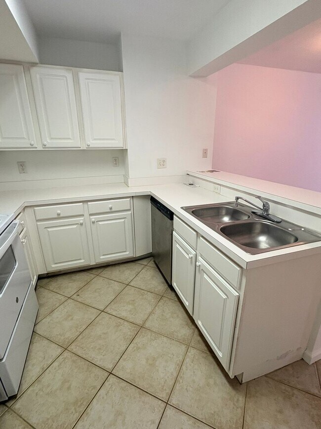 Building Photo - The Residence 4127-411