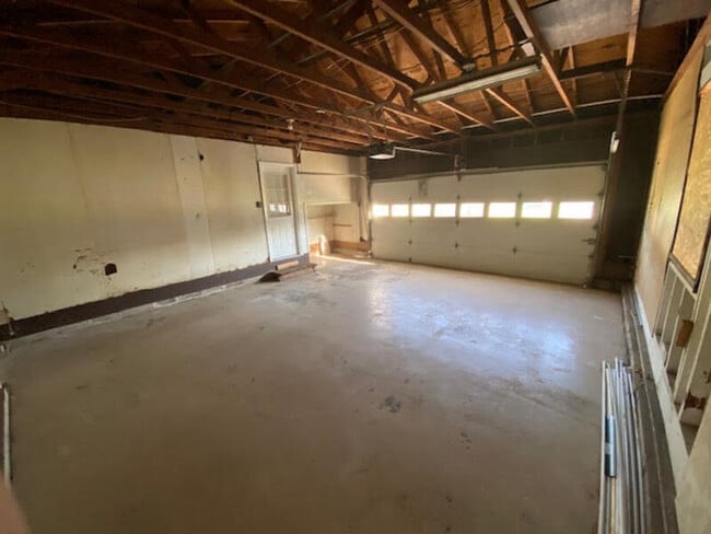 Building Photo - 6214 Thumper St