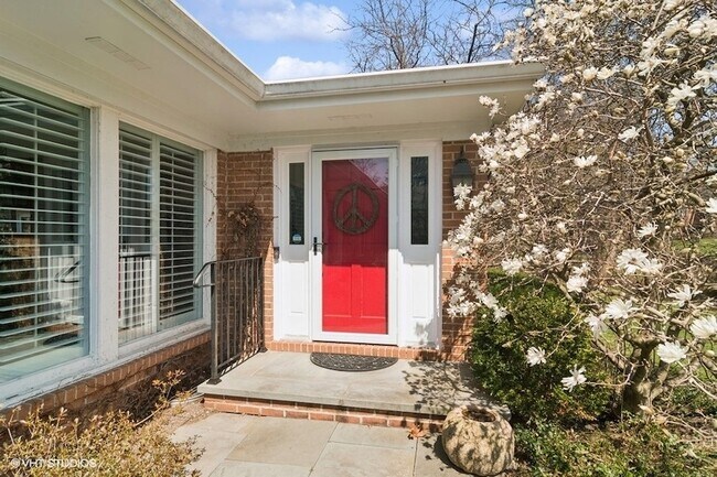 Building Photo - 1674 Bowling Green Dr