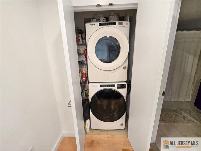 Building Photo - 110 Somerset St