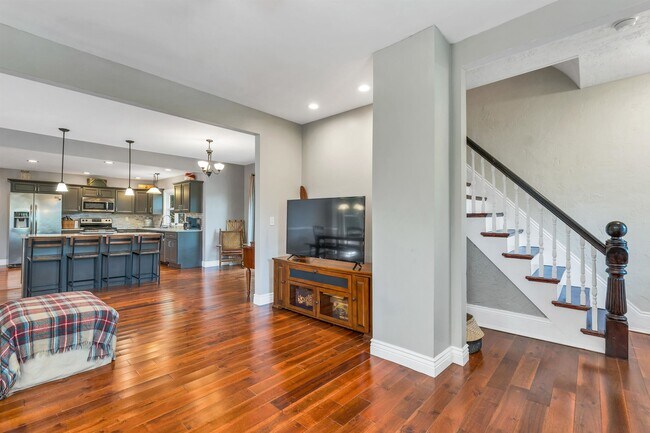 Building Photo - 172 Center St