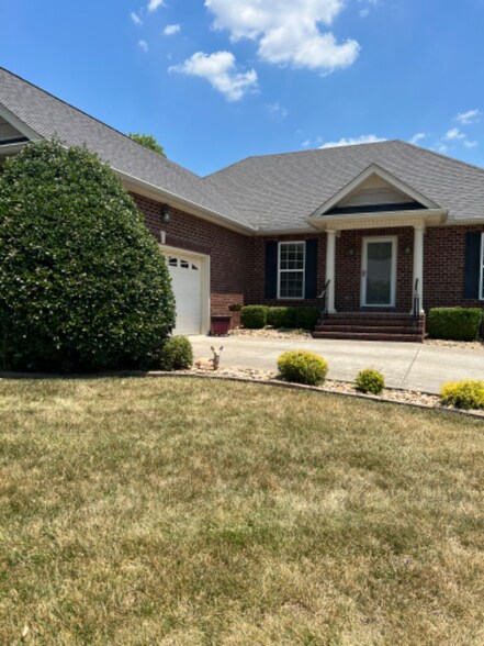 Building Photo - 103 Beacon St