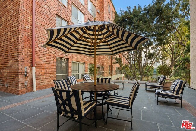 Outdoor Community Space - 1440 Veteran Ave