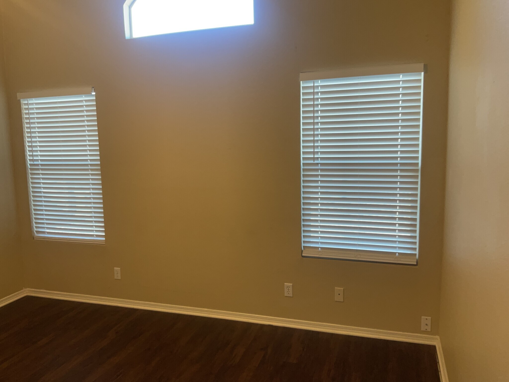 Building Photo - 625 Valley Meadows Dr NE