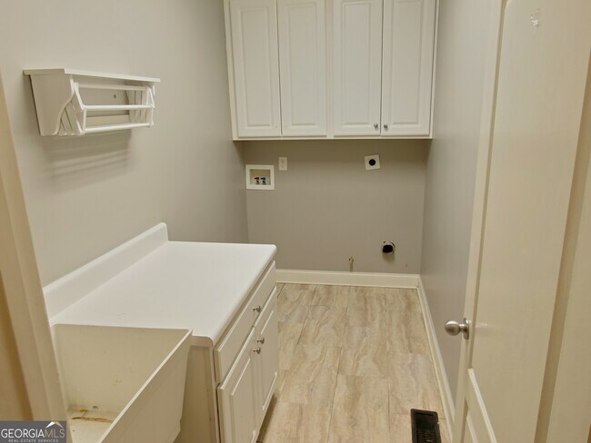 Building Photo - 4901 Planters Walk