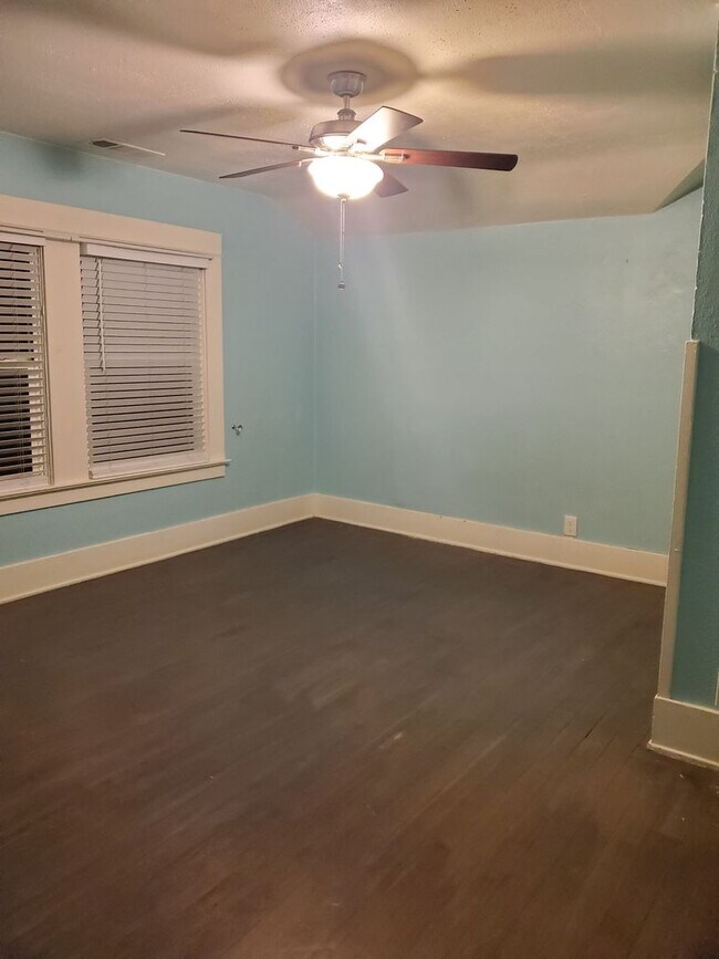 Building Photo - For Rent – Spacious 4 Bedroom Victorian Home | 2,528 Sq Ft