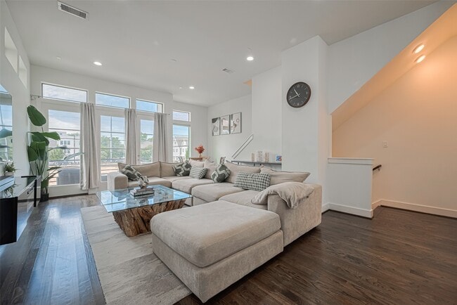 Building Photo - 1622 Ovid St