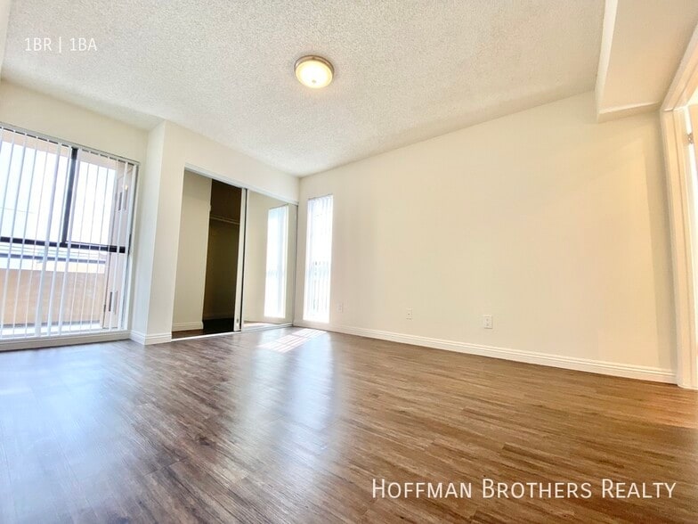 Building Photo - 1725 Grismer Ave