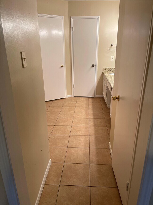 Building Photo - 2914 Arrowhead Dr