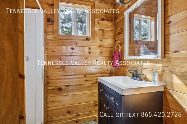 Building Photo - 2050 Chapel Rd