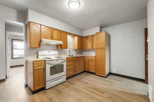 Building Photo - 403 1/2 Garfield St S-17