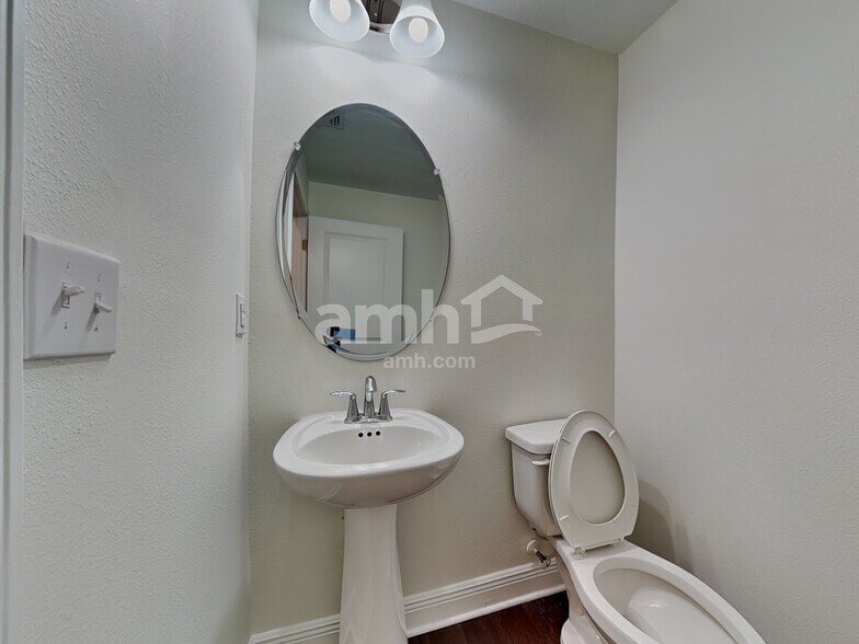 Building Photo - 20235 Calla Lily Dr