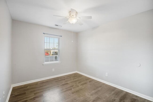 Building Photo - Adorable Richlands Home!