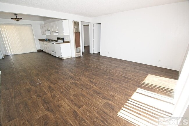 Primary Photo - 1033 Parkview St