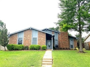 Building Photo - 2704 Winding Creek Dr