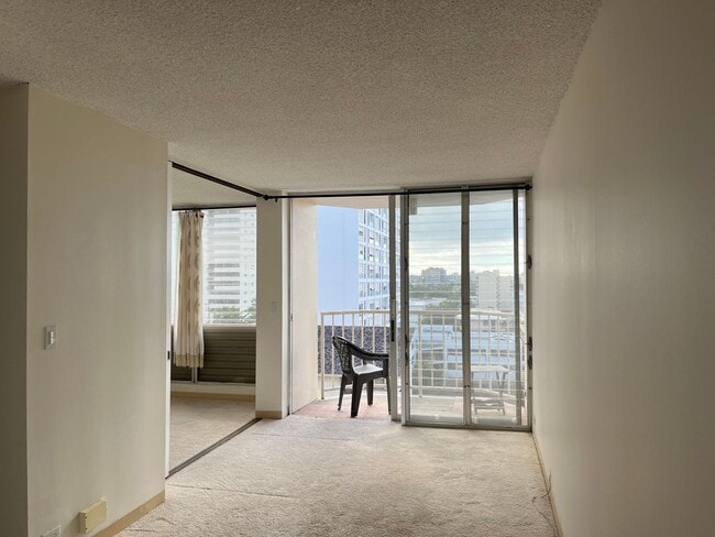 Building Photo - Maluhia Village Condo (Makiki Area) 2 bedroom, 1 bath w/1 parking - Avail 2/6.