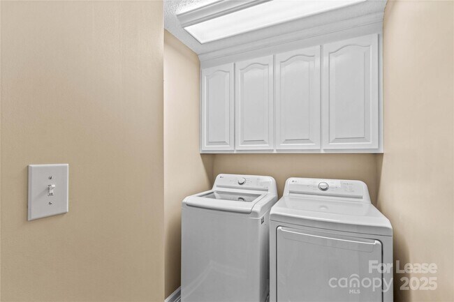 Building Photo - 4522 Long Cove Dr