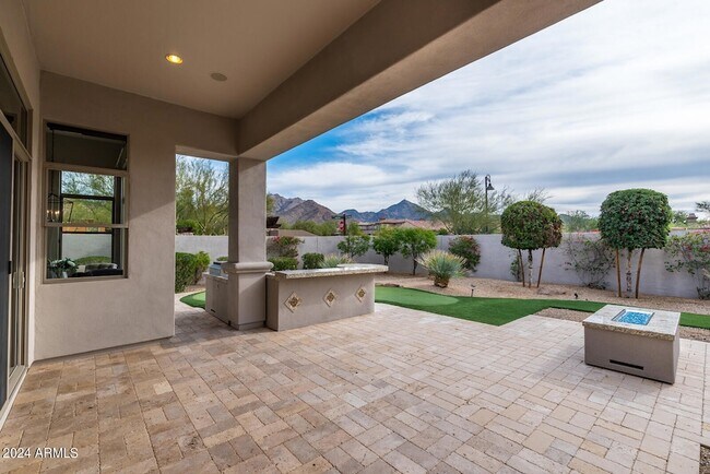 Building Photo - 9901 E Edgestone Dr