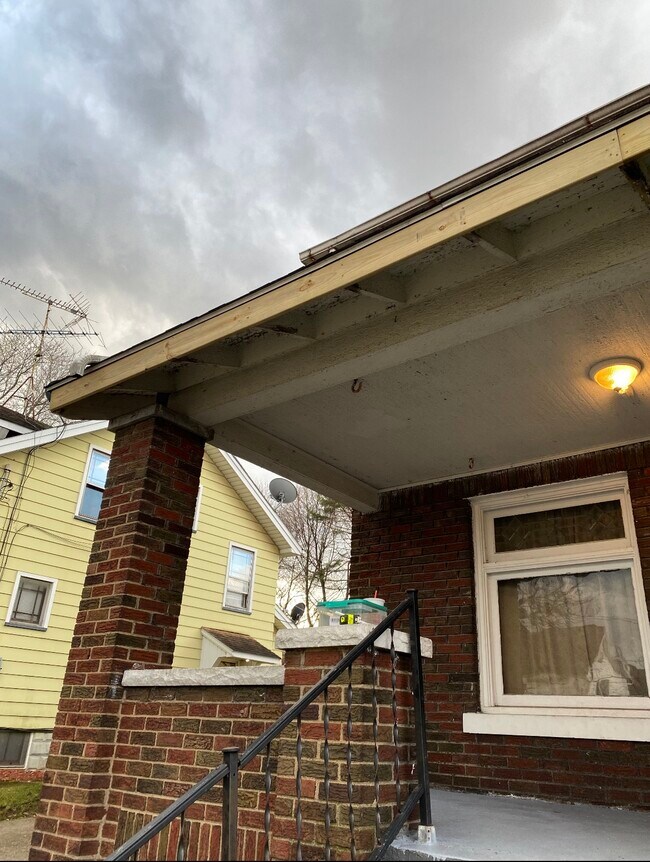 164 N Maryland Ave 164 N Maryland Ave Youngstown OH 44509 Apartment