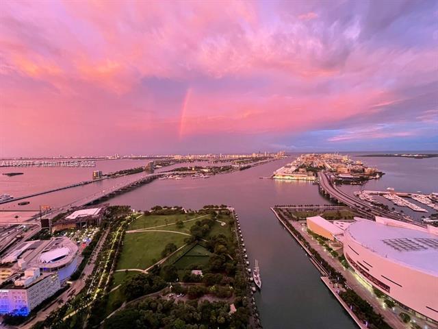 Building Photo - 900 Biscayne