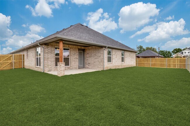 Building Photo - 2802 Clover Dr