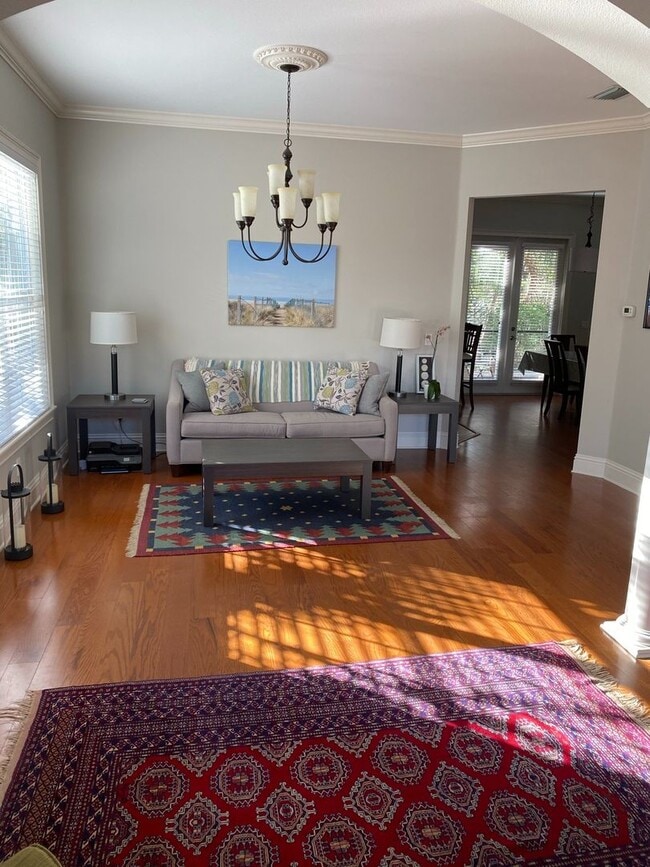 Building Photo - Secluded 4 Bed 3.5 Bath Near MacDill