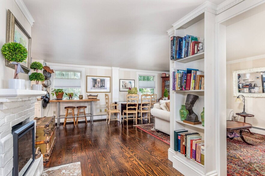 Building Photo - 27 Blaney St