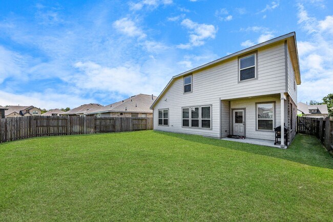 Building Photo - 24063 Hawthorn Lks Dr