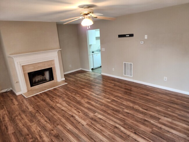 Building Photo - 2732 Holly Berry Dr