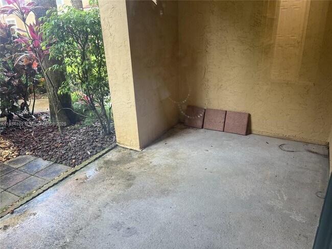 Building Photo - 777 Riverside Dr