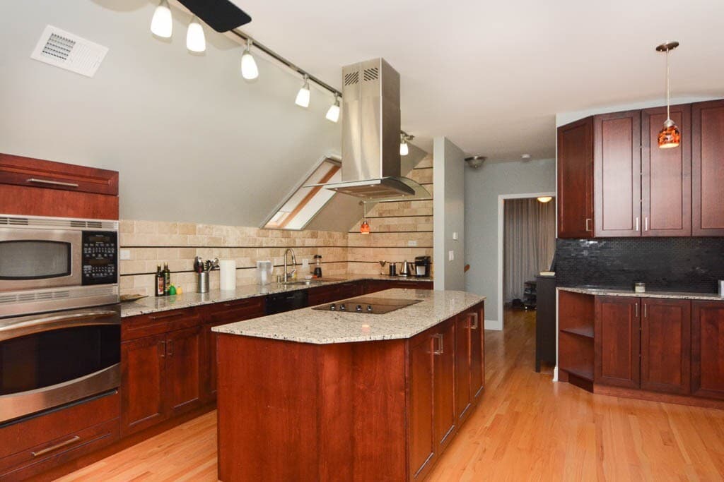 Building Photo - 949 N Winchester Ave