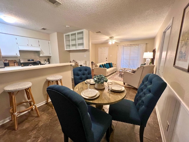 Building Photo - 604 Meadow Lark Ave